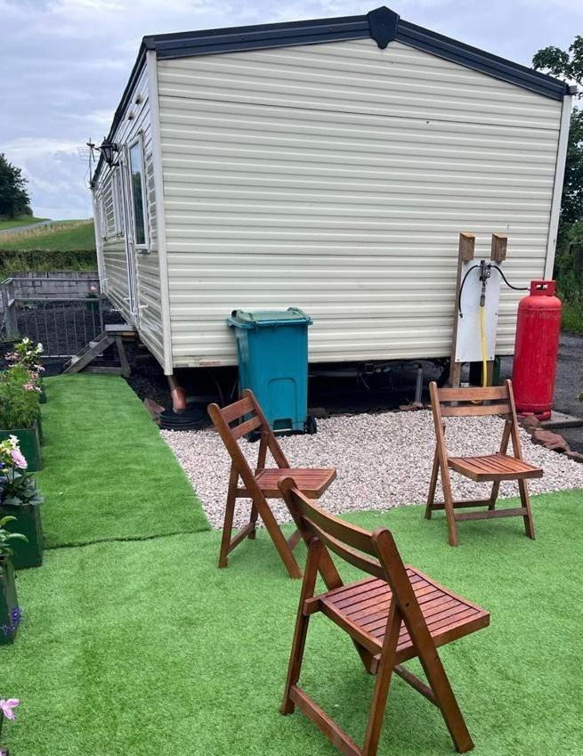 4-Bedroom Cosalt Caravan In Uddingston, Glasgow Exterior photo