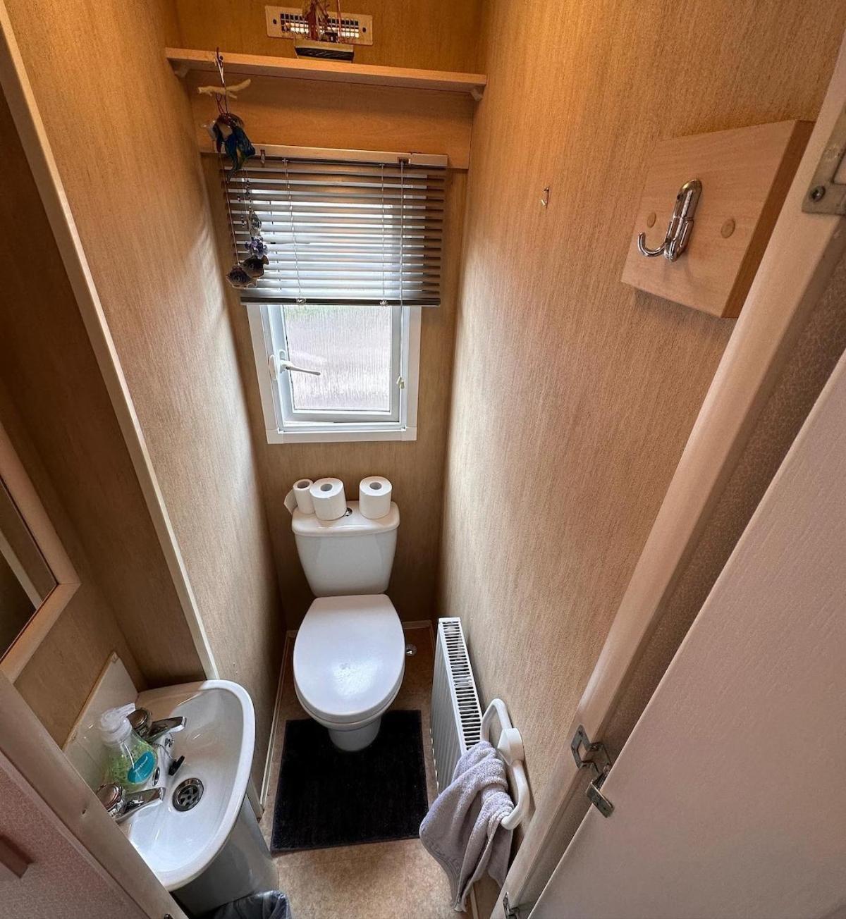 4-Bedroom Cosalt Caravan In Uddingston, Glasgow Exterior photo