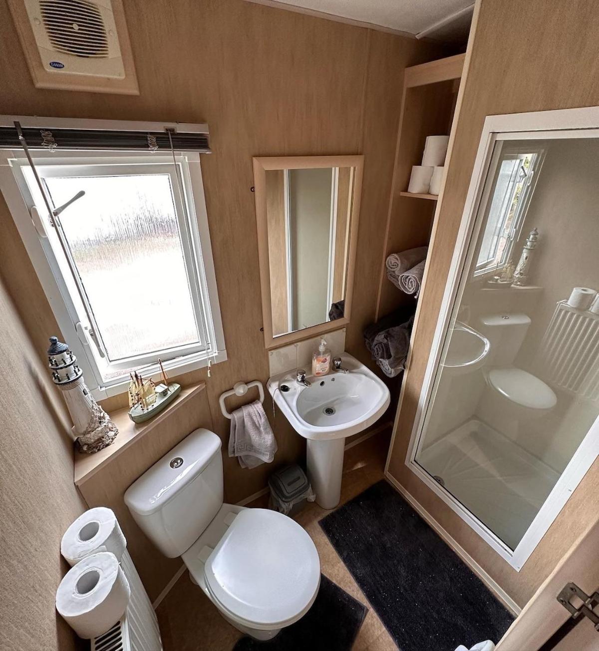 4-Bedroom Cosalt Caravan In Uddingston, Glasgow Exterior photo