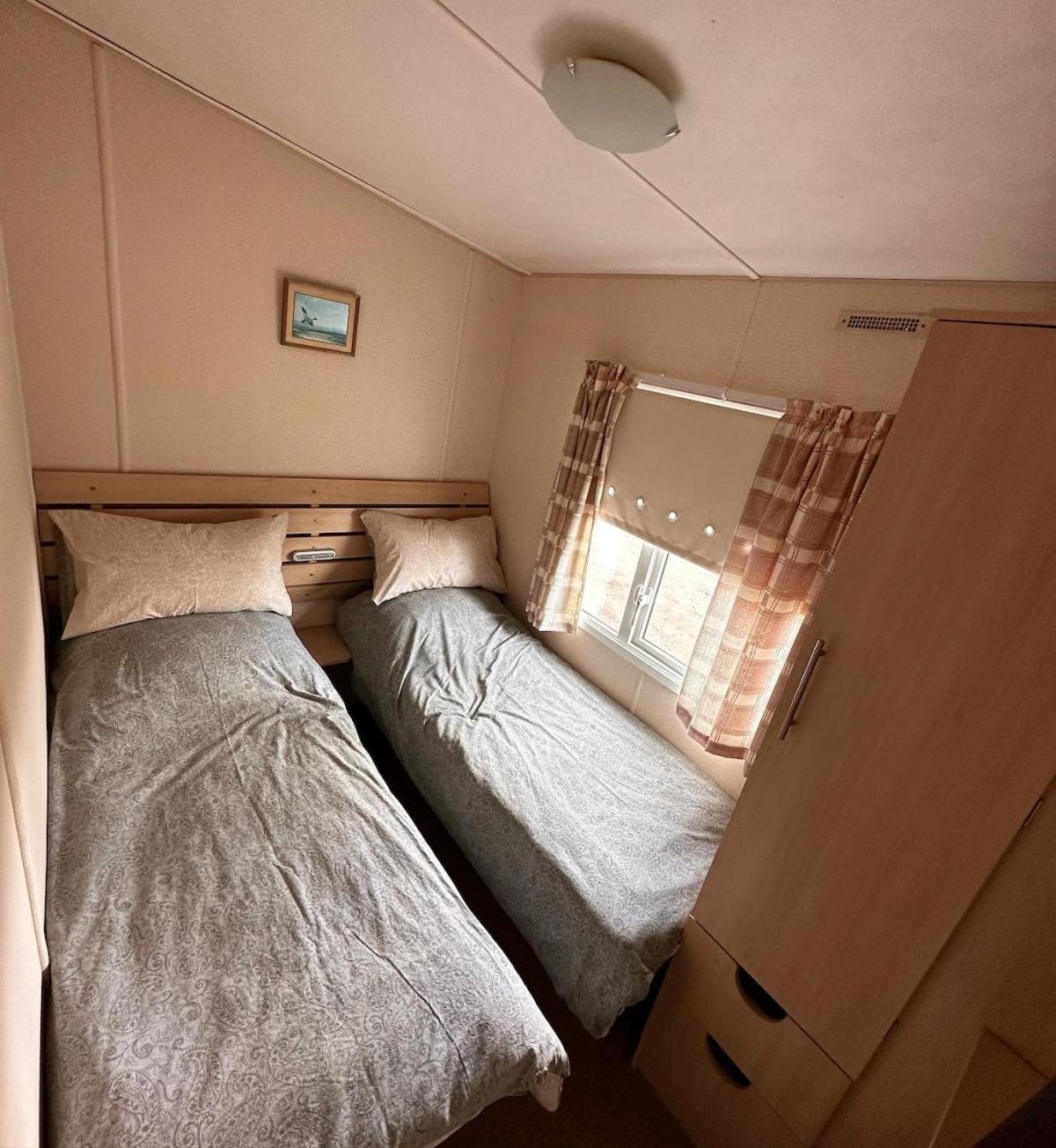 4-Bedroom Cosalt Caravan In Uddingston, Glasgow Exterior photo