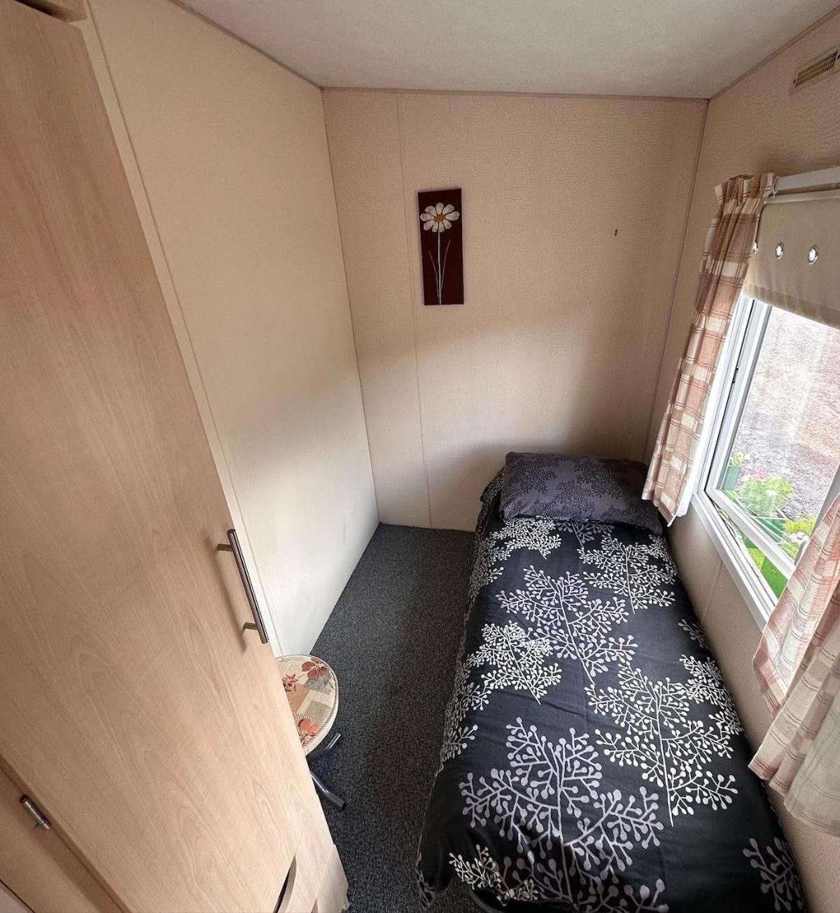 4-Bedroom Cosalt Caravan In Uddingston, Glasgow Exterior photo